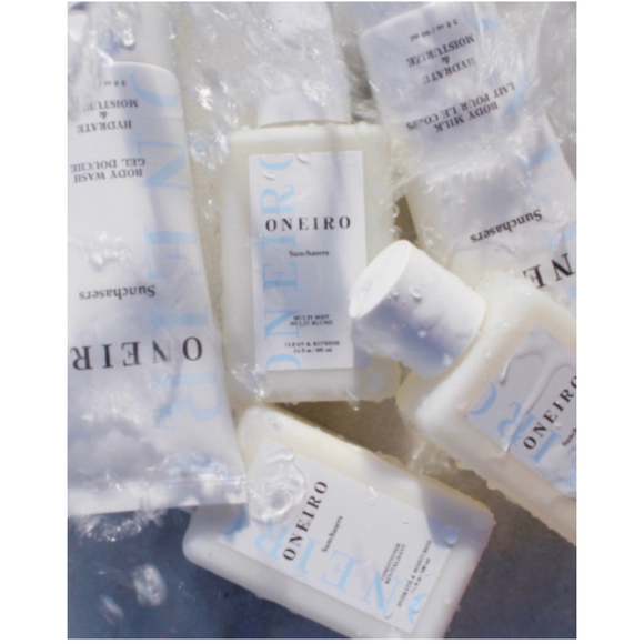 Oneiro Sunchasers 5pc Set Bodywash, Shampoo, Travel‎ Bag...